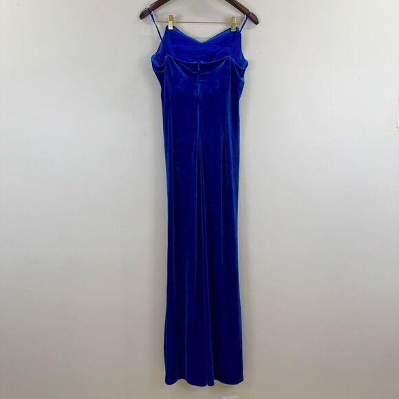 Liv Foster Velvet Strapless Gown 🗃️ - Picture 7 of 9